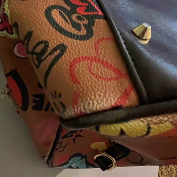 Graffiti Heart-Love print purse by Mezon Handbags - Picture 6 of 9